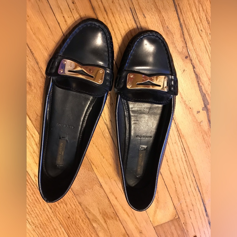 Luis Vuitton authentic moccasins size 7
